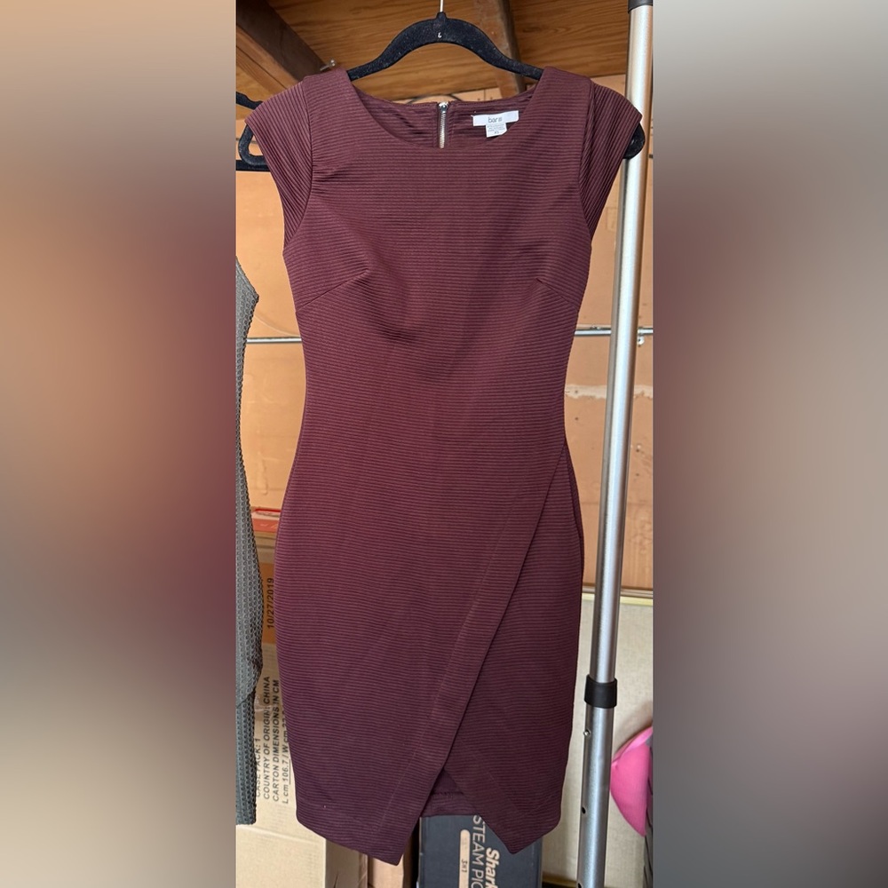 Bar III. Burgundy Cap Sleeve textured Dress. Zipper back.